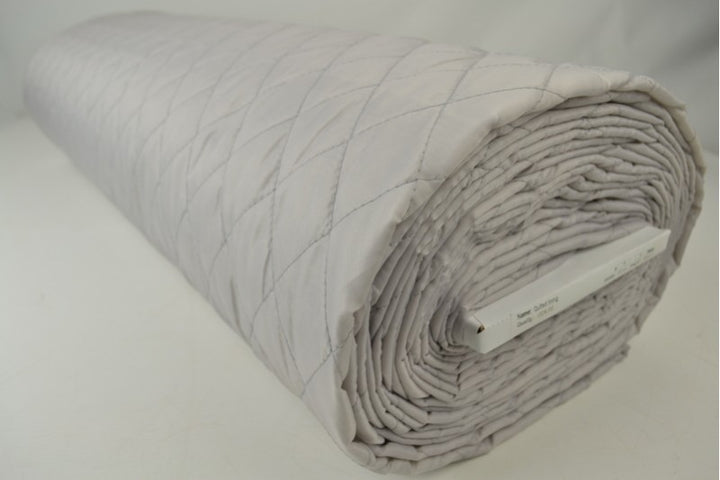 SØLVGRÅ QUILT STOF MED VATTERET BAGSIDE