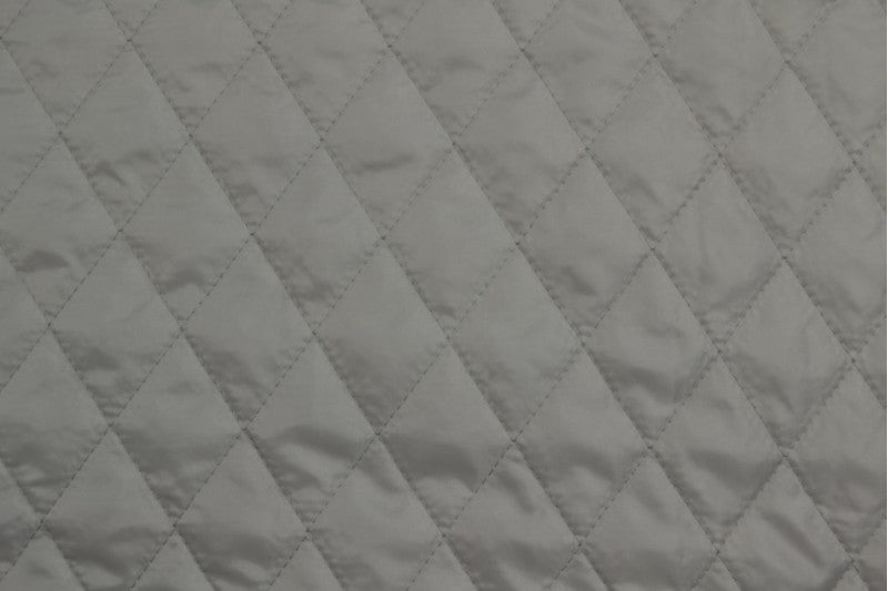 SØLVGRÅ QUILT STOF MED VATTERET BAGSIDE