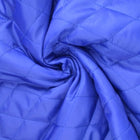 MØRKEBLÅ QUILT STOF MED VATTERET BAGSIDE