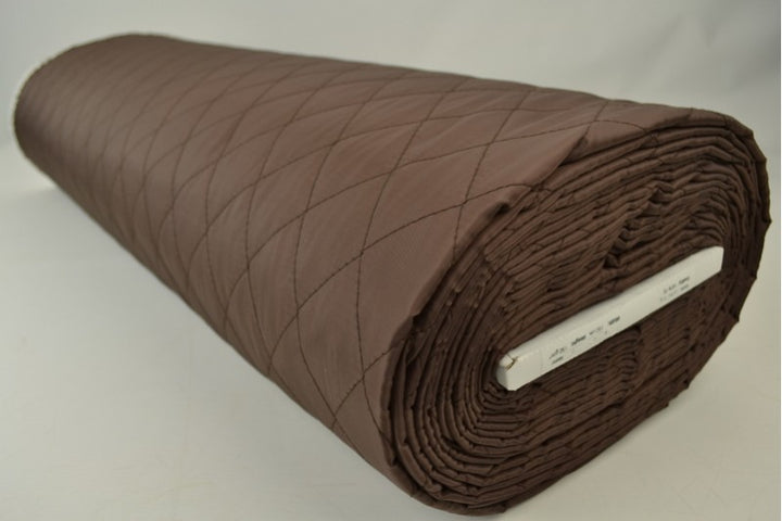 BRUN QUILT STOF MED VATTERET BAGSIDE