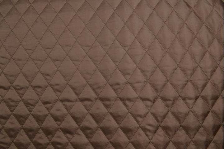 BRUN QUILT STOF MED VATTERET BAGSIDE