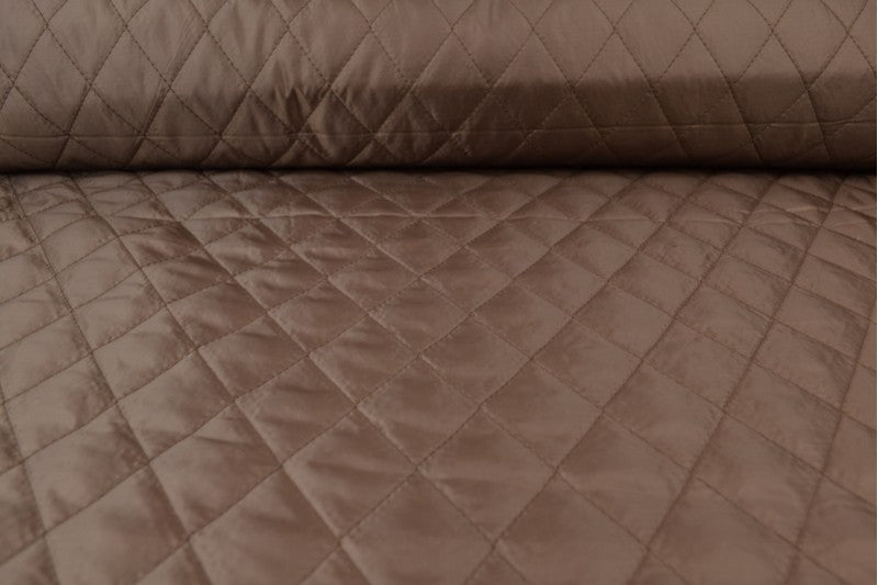 BRUN QUILT STOF MED VATTERET BAGSIDE