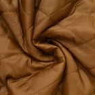 MØRK KARAMEL QUILT STOF MED VATTERET BAGSIDE