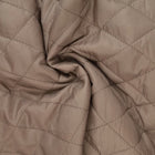 TAUPE QUILT STOF MED VATTERET BAGSIDE