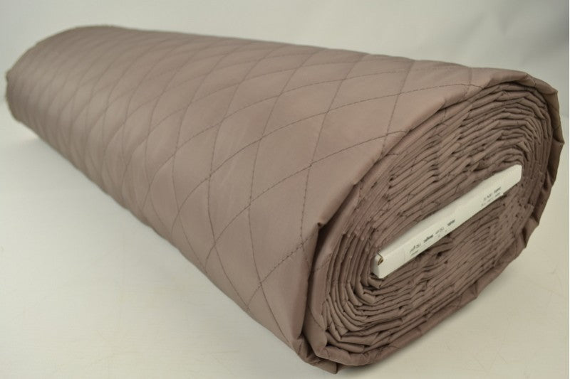 TAUPE QUILT STOF MED VATTERET BAGSIDE