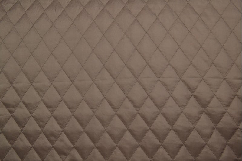 TAUPE QUILT STOF MED VATTERET BAGSIDE