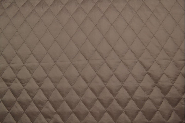 TAUPE QUILT STOF MED VATTERET BAGSIDE