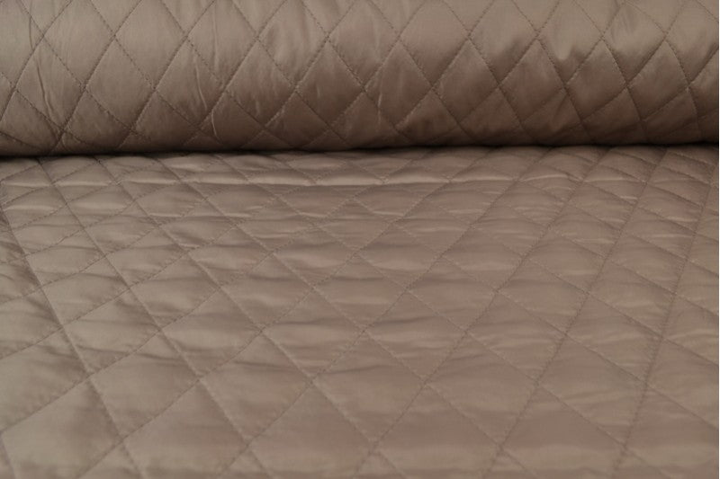 TAUPE QUILT STOF MED VATTERET BAGSIDE