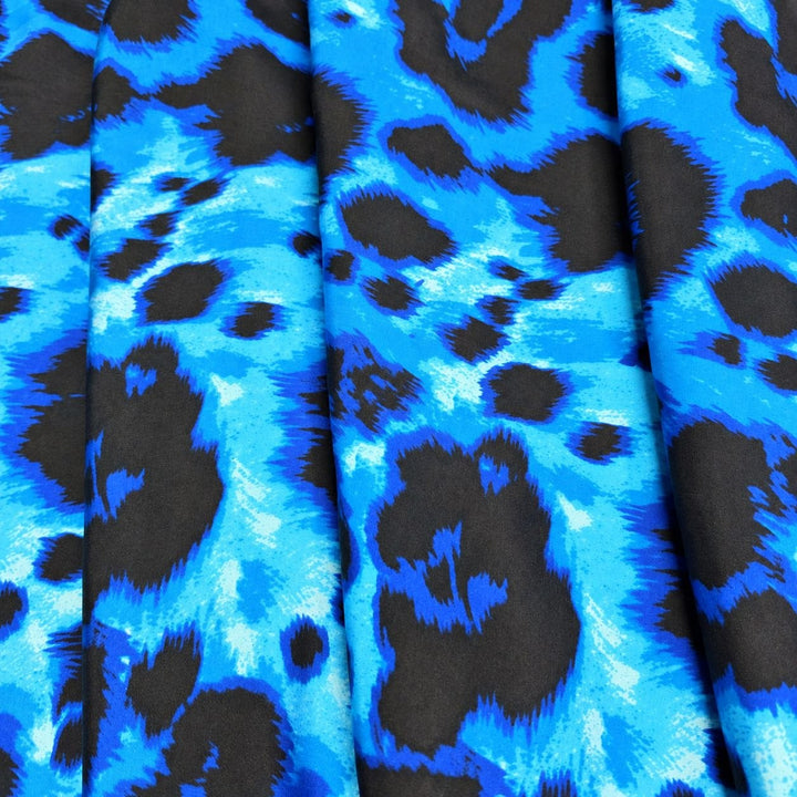 Blå silke med leopardprint – i blødt fald (billede 3 af 3)