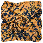 ORANGE OG GULD SILKE MED BLOMSTERPRINT