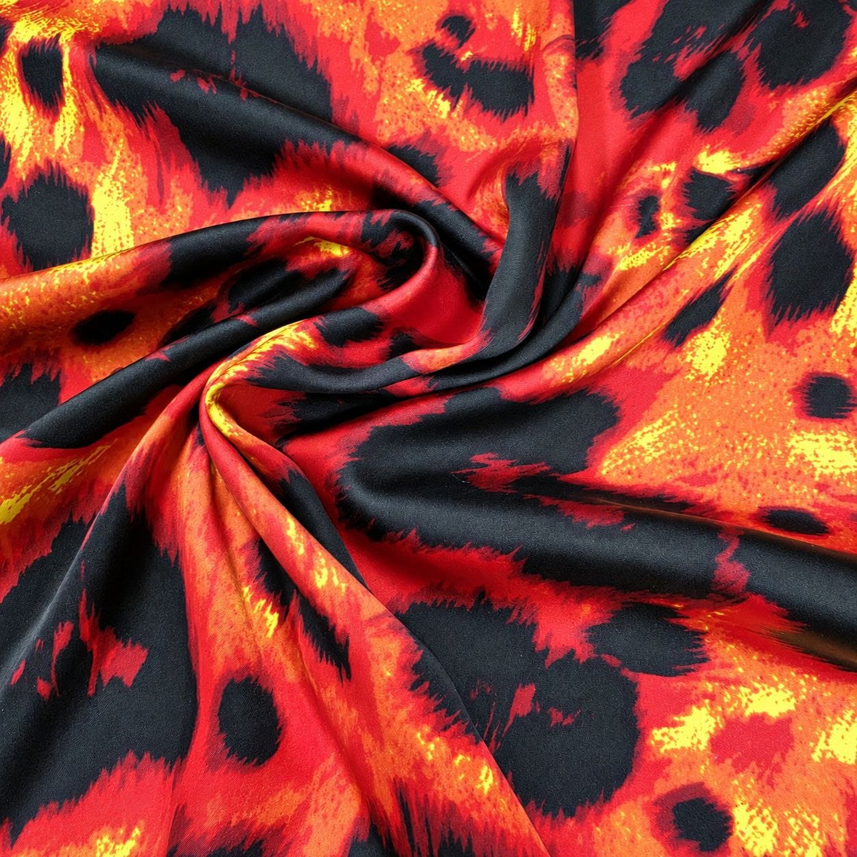 Rød og orange silke med leopardprint – draperet med blank glans (billede 2 af 3)