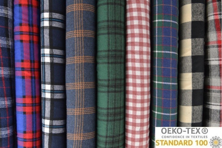 BEIGE SKOTSKTERNET FLANNEL M. SORTE OG BLÅ LINJER