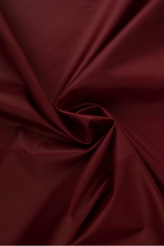BORDEAUX LET VANDTÆT POLYESTER – SLIDSTÆRK & HURTIGTØRRENDE