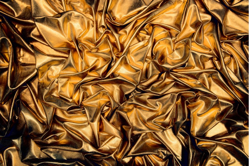 GULDFARVET LAMÉ STOF MED STRÆK – METALLIC GLIMMERSTOF