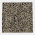 MØRKEBLÅ SATIN JACQUARD STOF MED GULD LEOPARDPLETTER