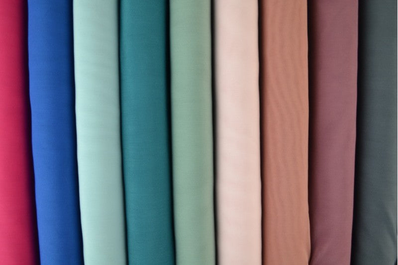 MØRKEGRÅ LYCRA MESH – ELASTISK NETSTOF, SEMI TRANSPARENT