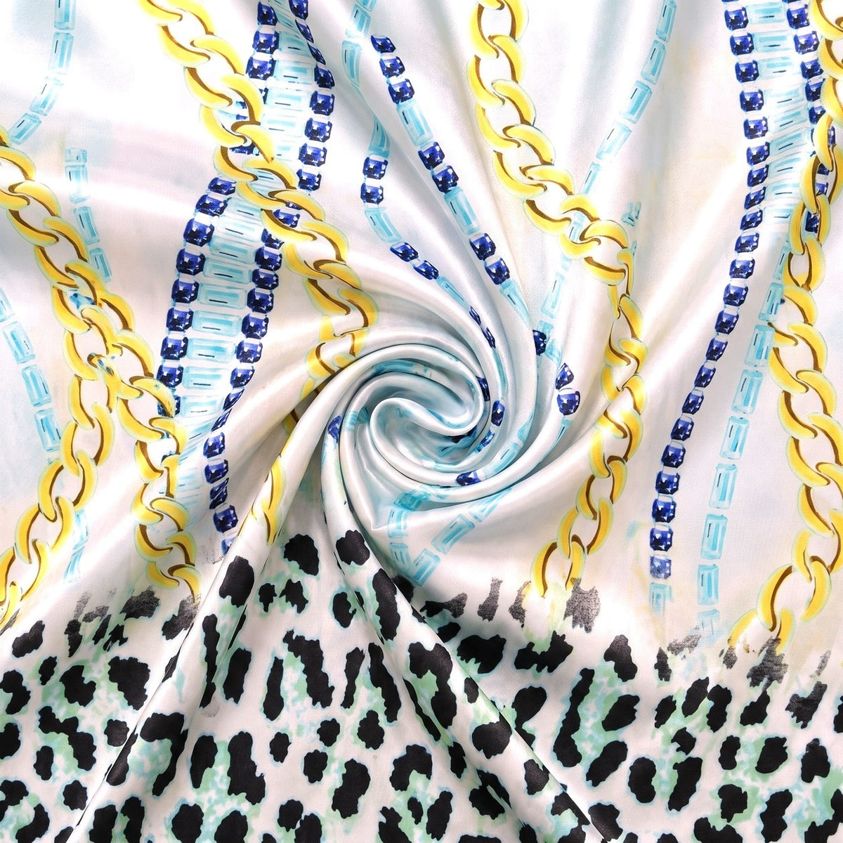 LYS LEOPARD SILKE M.  GULDKÆDER – stoffet samlet i en blød swirl, med printet synligt (billede 1 af 3)