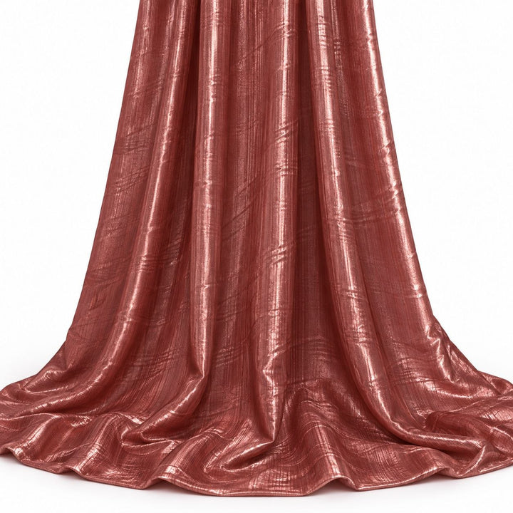Metallic antik rosa foil stof — hængende og draperet, folien fanger lyset