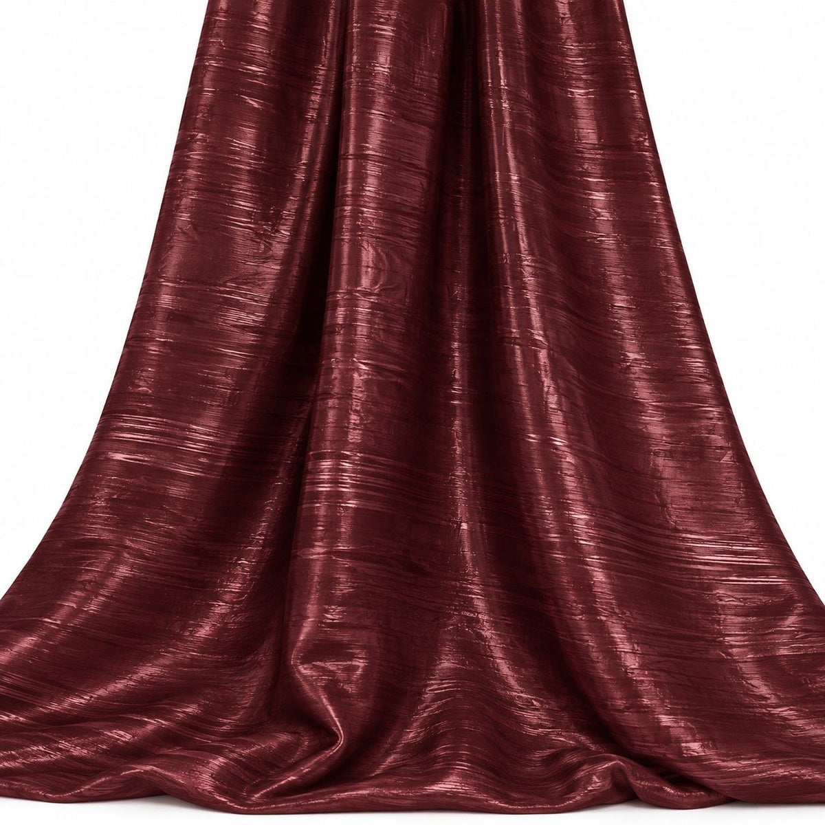 Metallic bordeaux foil stof — hængende og draperet, folien fanger lyset