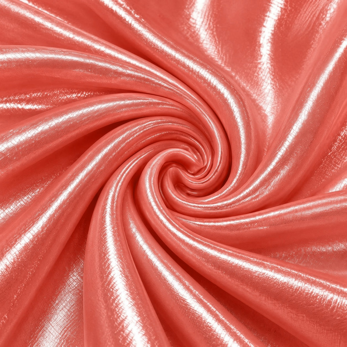 Metallic koral rosa foil stof — stoffet arrangeret i spiralform med bløde folder