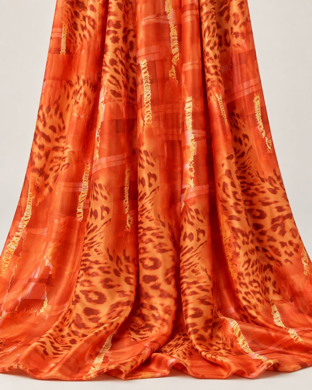 ORANGE SILKE M. LEOPARD MØNSTER (billede 2 af 3)