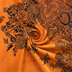 ORANGE SILKE MED PAISLEYPRINT