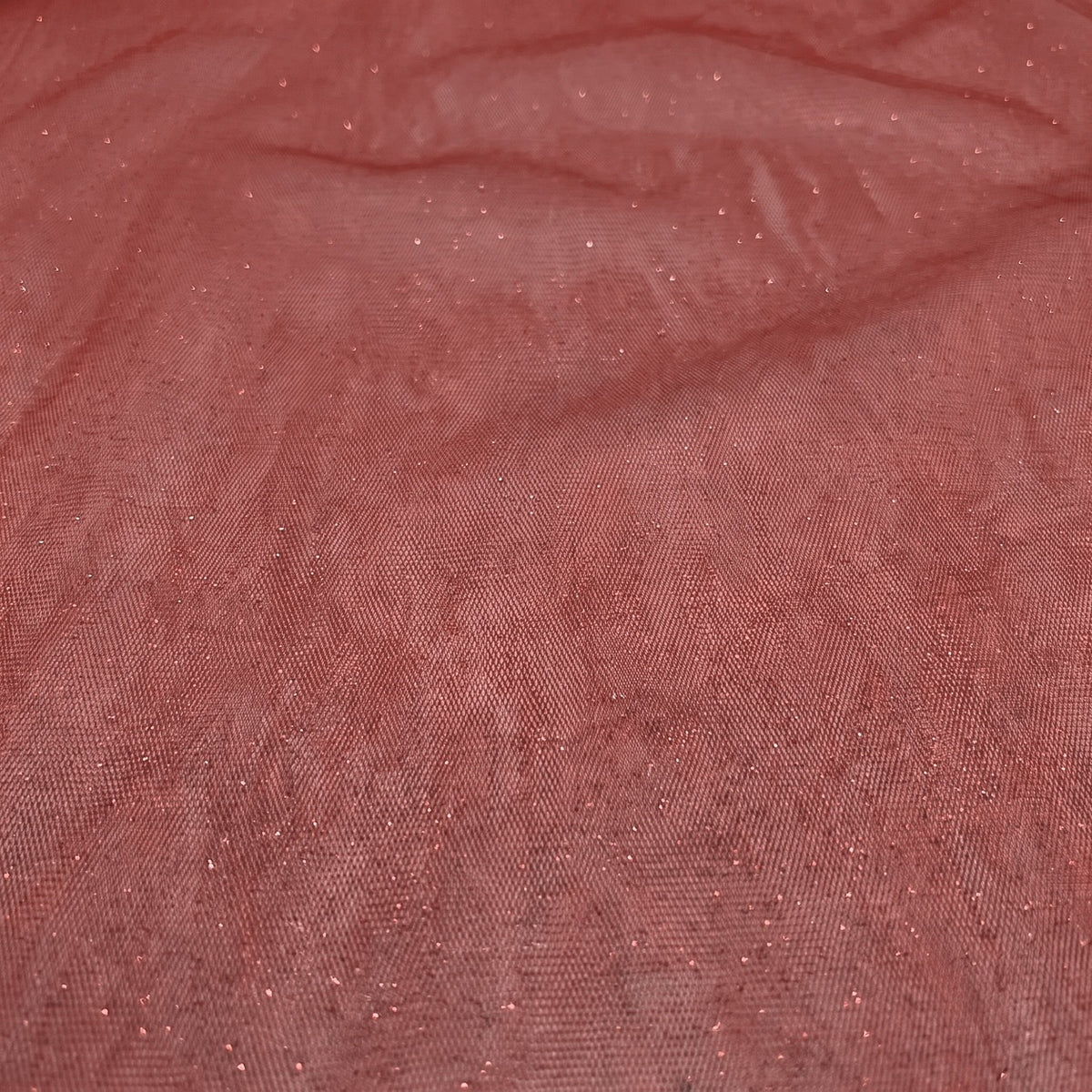 Rød glitter tyl med metallic — nærbillede af netstruktur og glitter