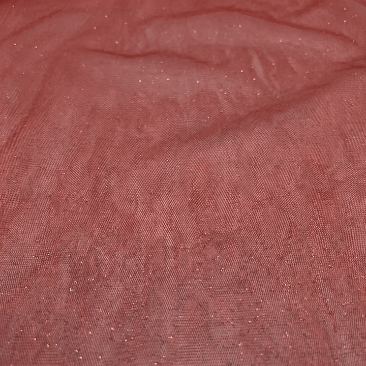 Rød glitter tyl med metallic — nærbillede af netstruktur og glitter