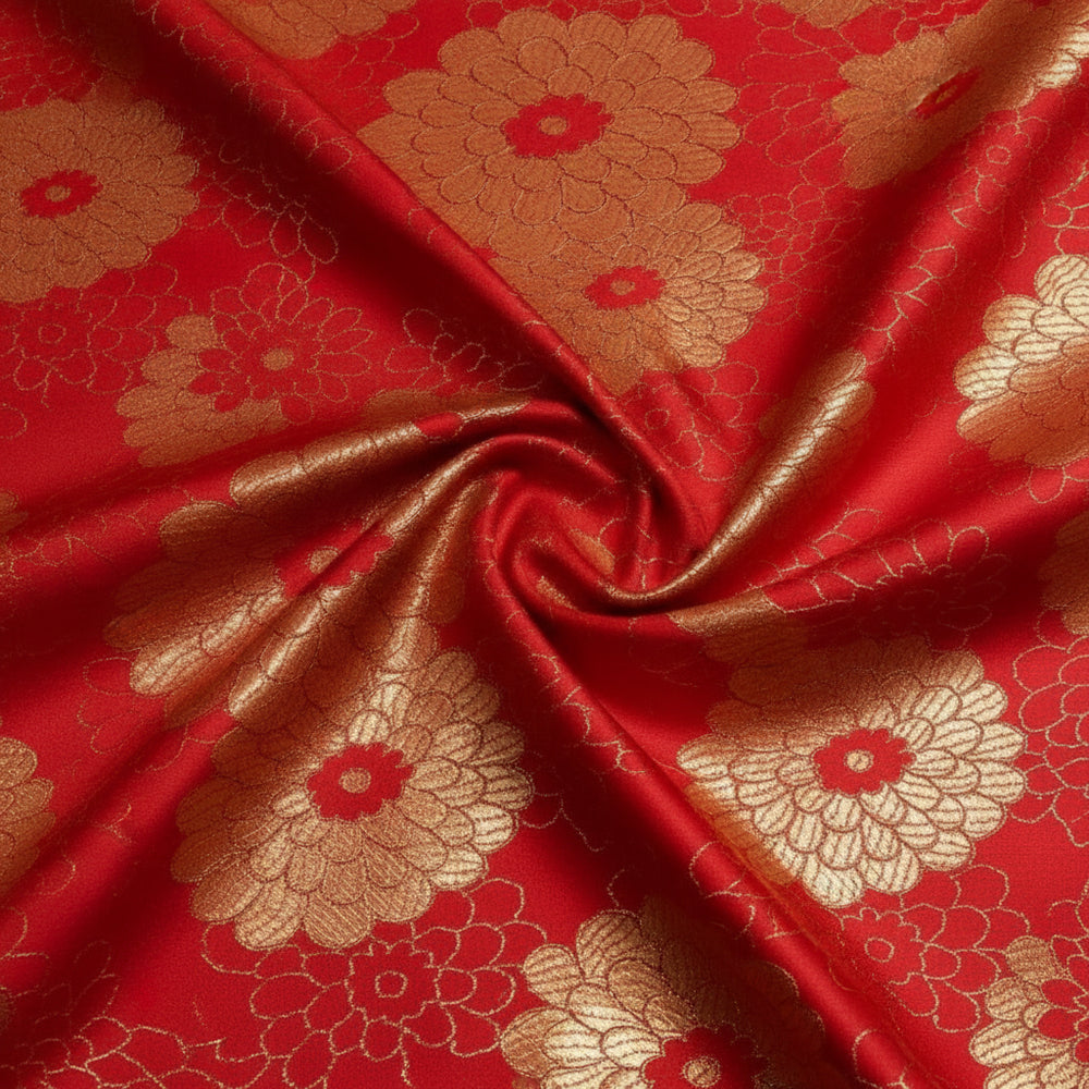 RØD SATIN JACQUARD STOF MED MORGENFRUER (billede 2 af 3)