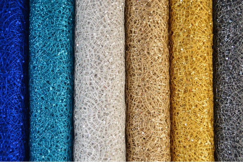 RØD NET PAILLETSTOF – SMÅ 2–3 MM PAILLETTER, UDEN STRÆK