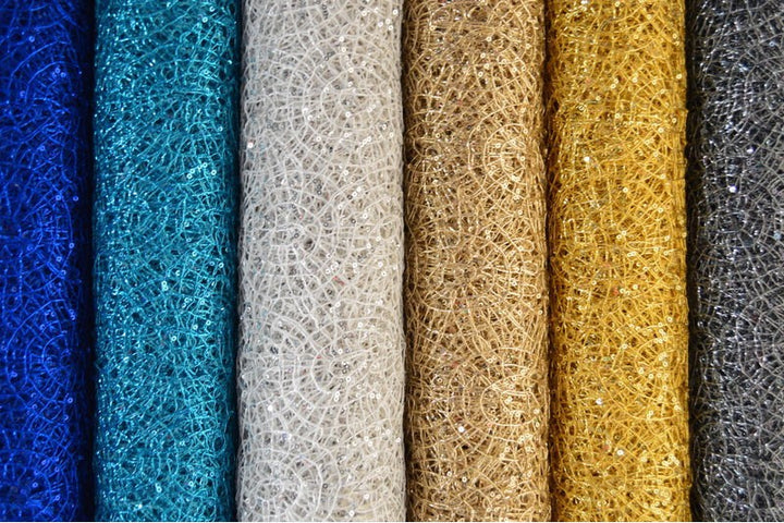 RØD NET PAILLETSTOF – SMÅ 2–3 MM PAILLETTER, UDEN STRÆK