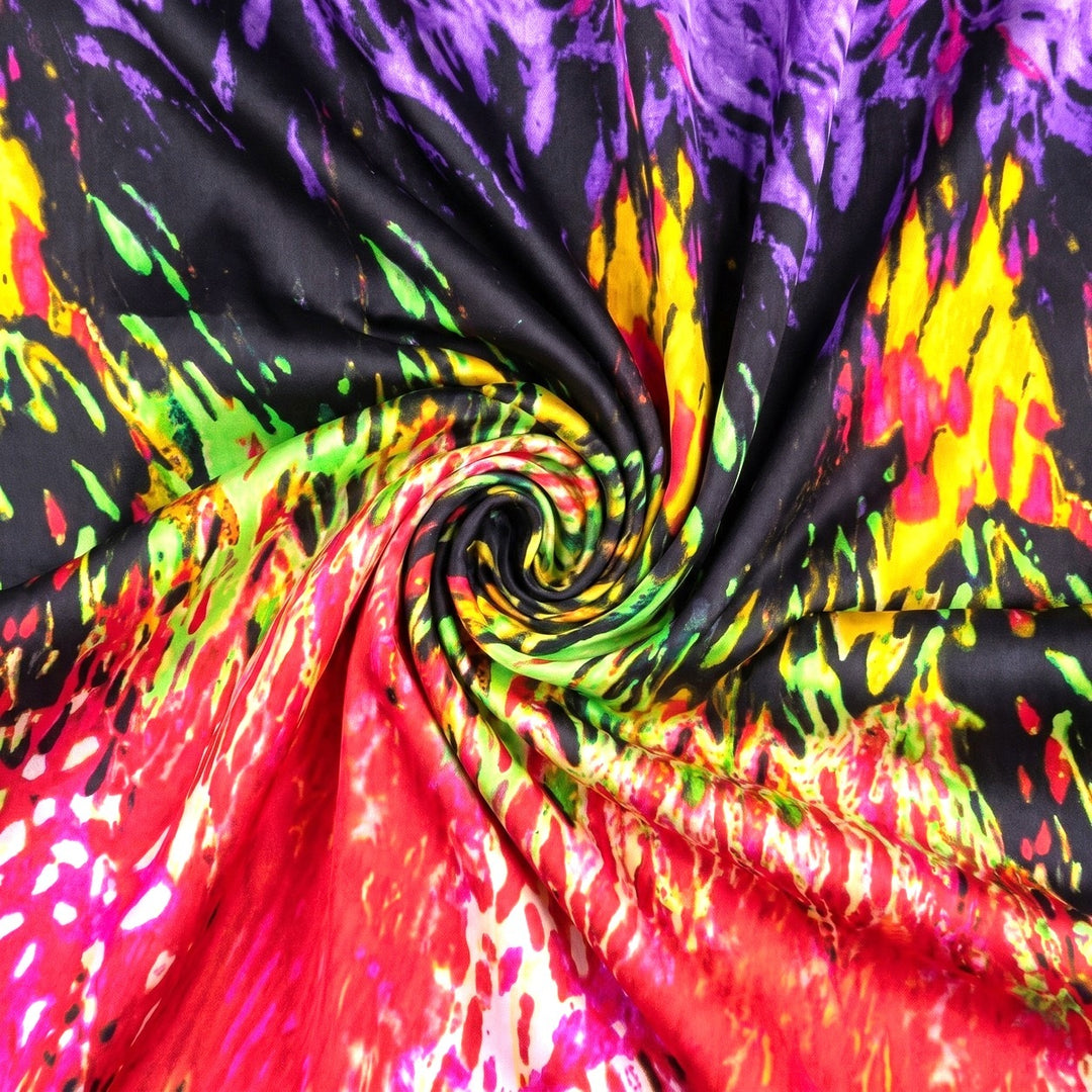 SILKE MED NEONMØNSTER - RØD OG LILLA – stoffet samlet i en blød swirl, med printet synligt (billede 1 af 3)
