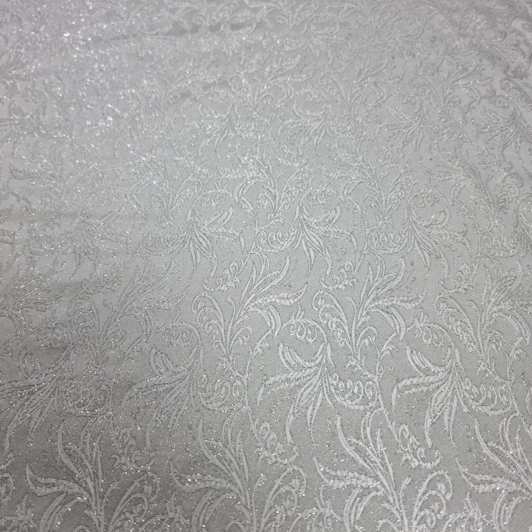 Sølv satin jacquard stof med blomstermønster — fladt