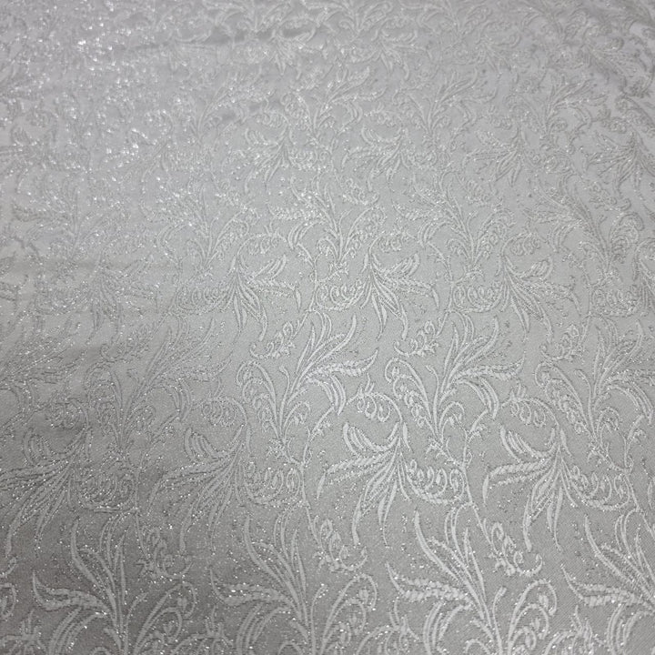 Sølv satin jacquard stof med blomstermønster — fladt