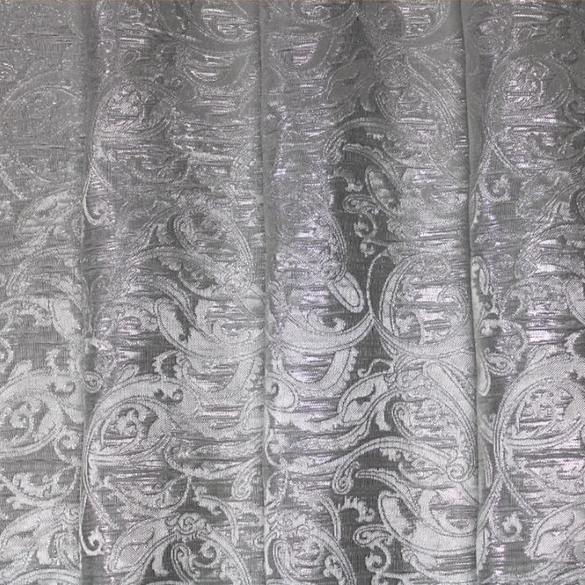 SØLV SATIN JACQUARD STOF MED BLOMSTERRANKER (billede 3 af 3)