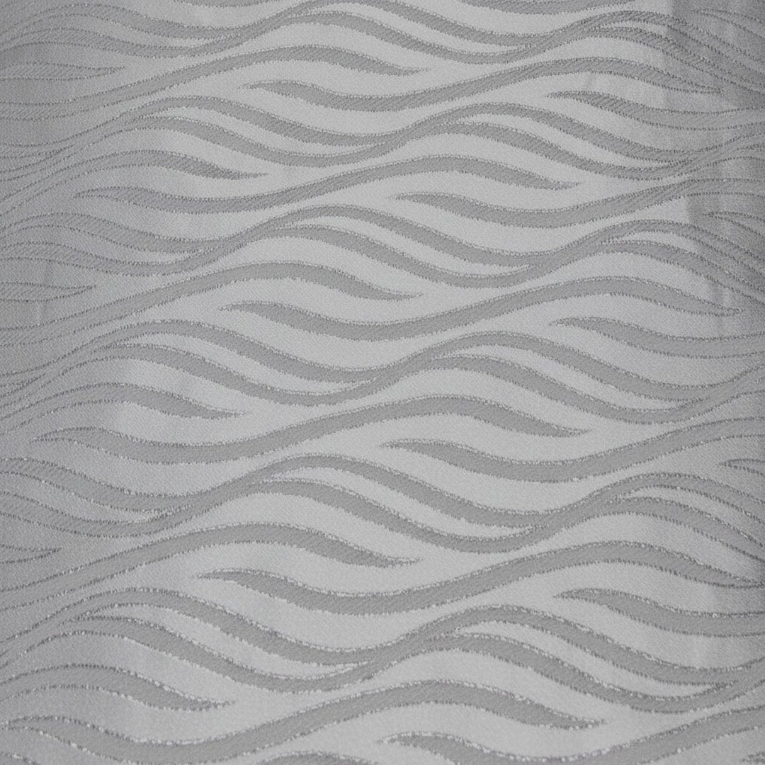 Sølv satin jacquard stof med bølgemønster — fladt