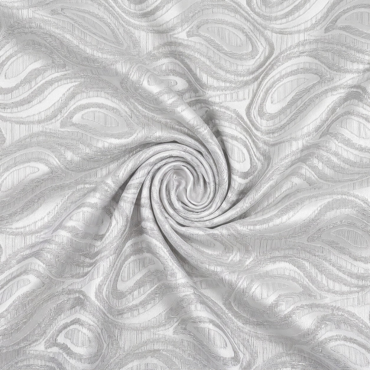 SØLV SATIN JACQUARD STOF MED DRÅBEMOTIV – stoffet samlet i en blød swirl, med det vævede mønster synligt (billede 1 af 3)