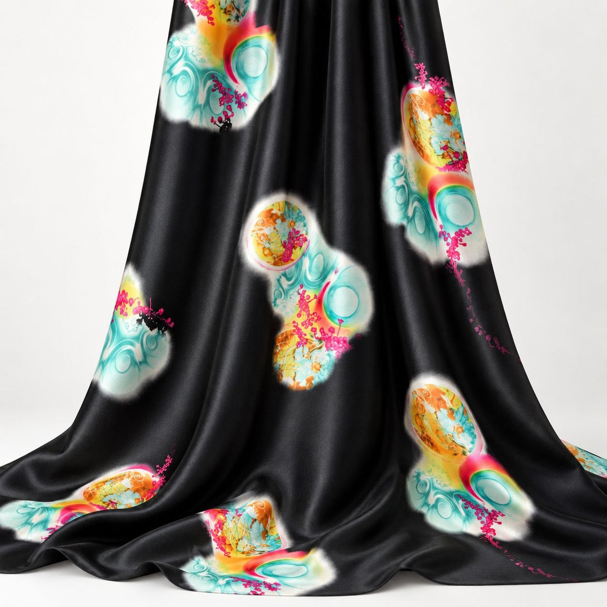Sort silke m. neon design (billede 2 af 3)