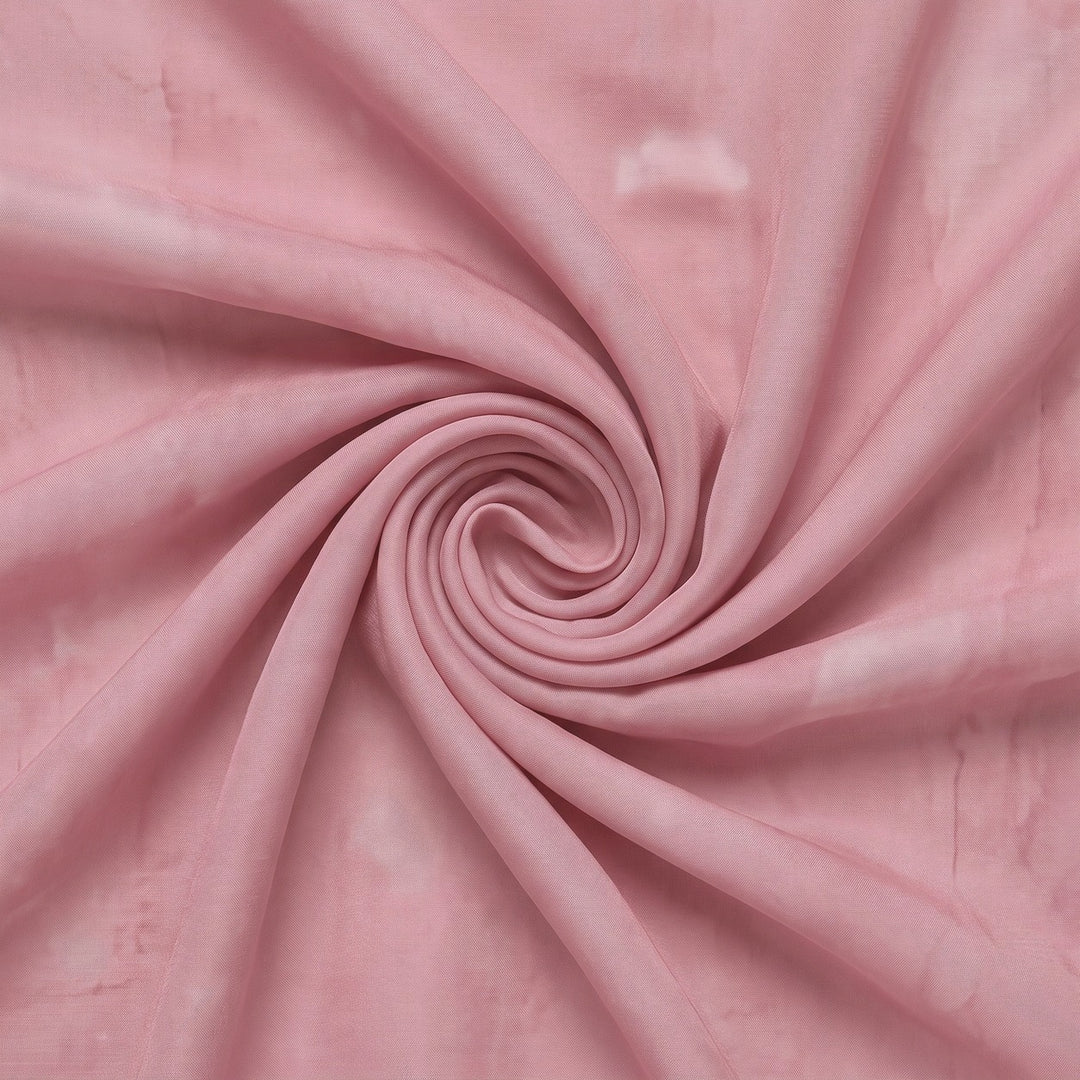 Støvet rosa silke chiffon – stoffet samlet i en blød swirl (billede 1 af 3)