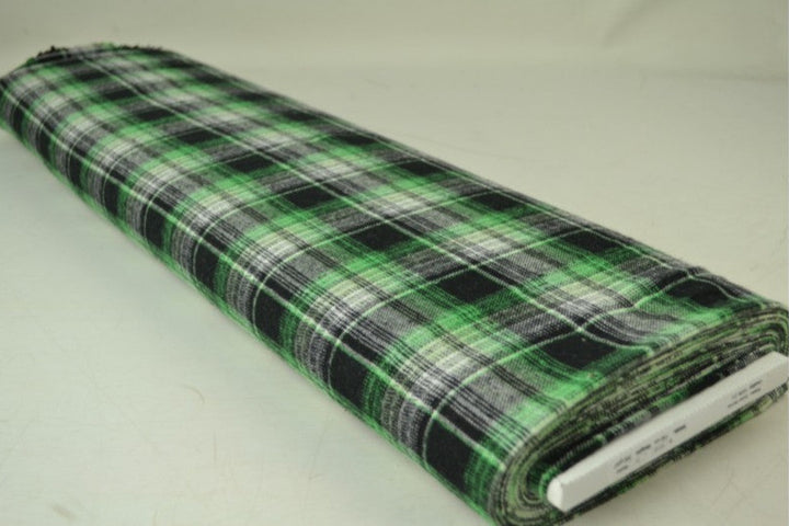 SORT OG GRØN SKOTSKTERNET TARTAN FLANNEL (reststof - 46 cm)