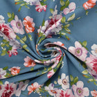 VISKOSE STOF MED ROMANTISK BLOMSTERPRINT