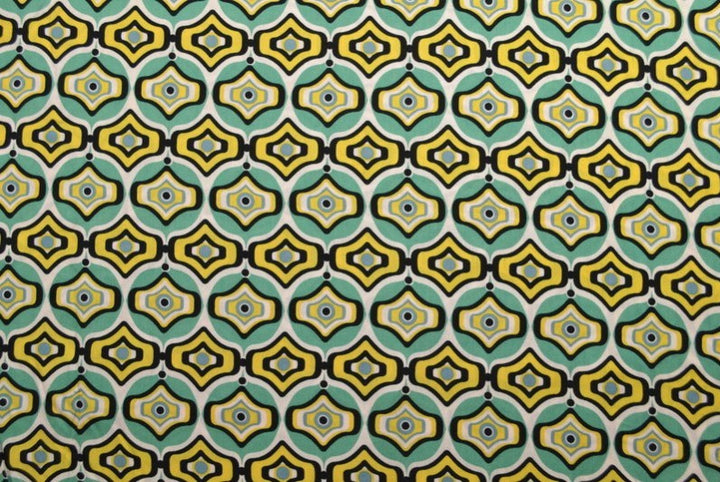 VISKOSE STOF MED TURKIS OG GULT GEOMETRISK BUE PRINT – LET FALD & ELEGANT MAT GLANS