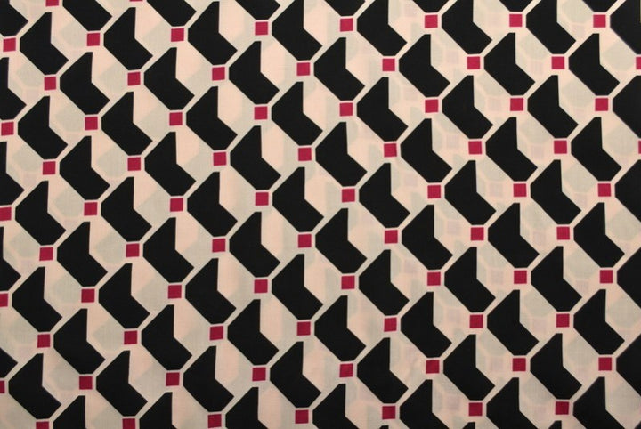 RÅHVIDT VISKOSE STOF MED SORT GEOMETRISK PRINT – LET FALD & ELEGANT MAT GLANS