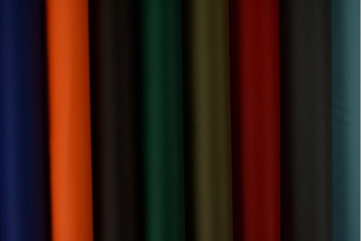 GRÅ LET VANDTÆT POLYESTER – SLIDSTÆRK & HURTIGTTØRRENDE