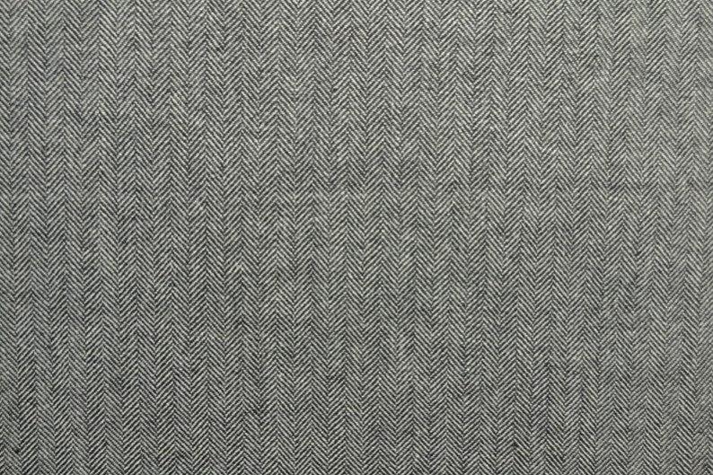 GRÅ ULD/POLYESTER STOF MED TWEEDSTRUKTUR MED SILDEBENSMØNSTER