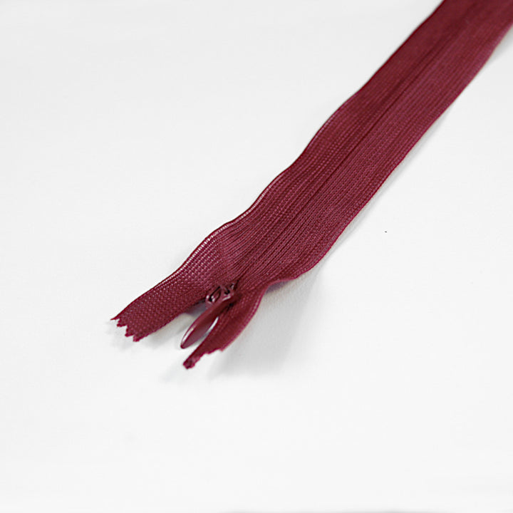 VINRØD USYNLIG LYNLÅS 4 MM