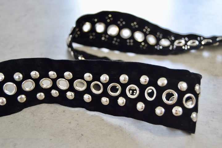 SORT VELOURBÅND MED NITTER 40MM