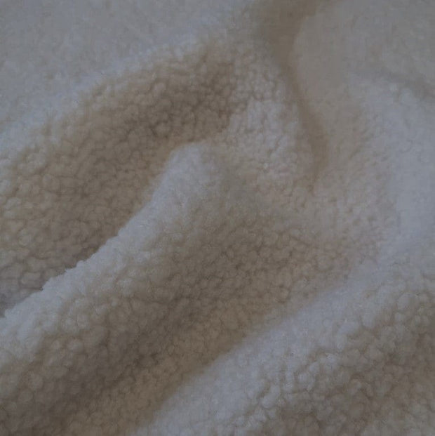 sandfarvet teddy-stof online hos Garn Metervarer